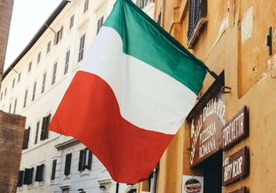 italy flag passport requirements